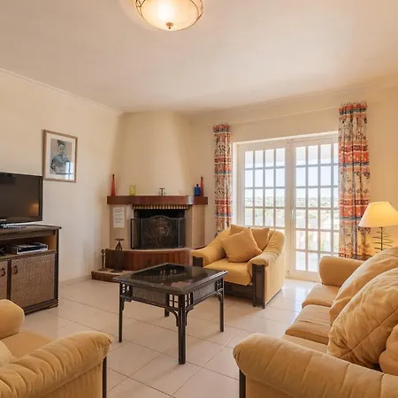 3-bed In 10 Min Drive To The Beach Villa *