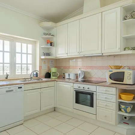 3-bed In 10 Min Drive To The Beach * Albufeira
